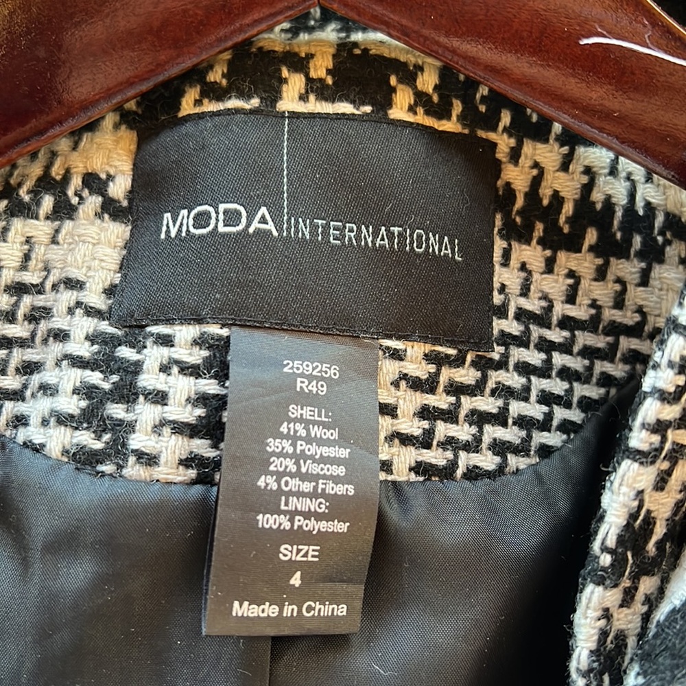 Victoria Sectet // Moda Houndstooth Patterned Coat - image 3